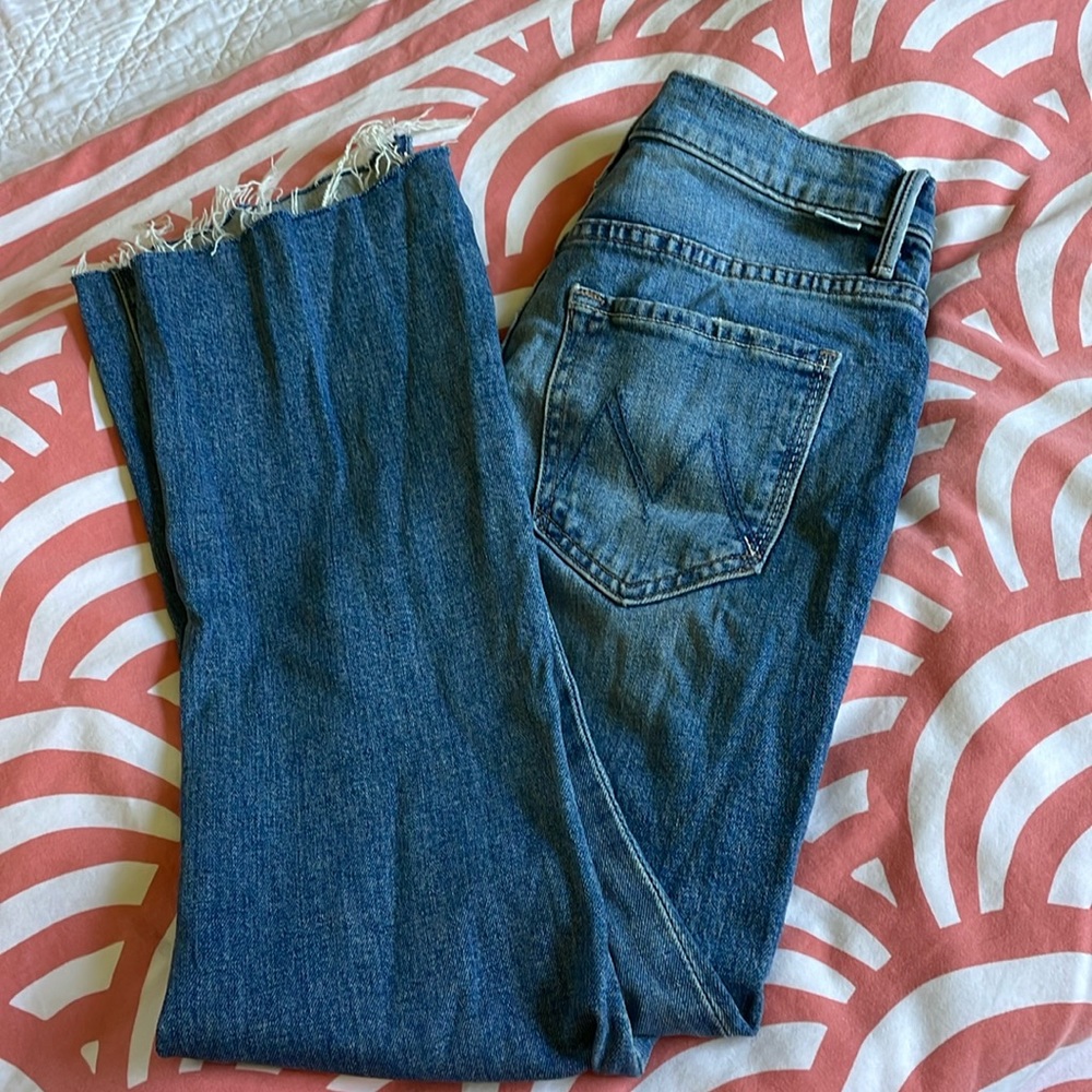 MOTHER insider crop step fray Jean in scenic route wash; size 26